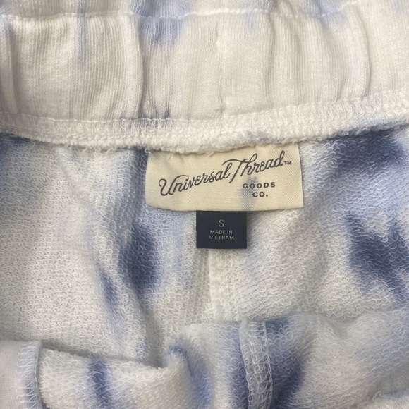 Target Universal Thread Shorts - Picture 2 of 4